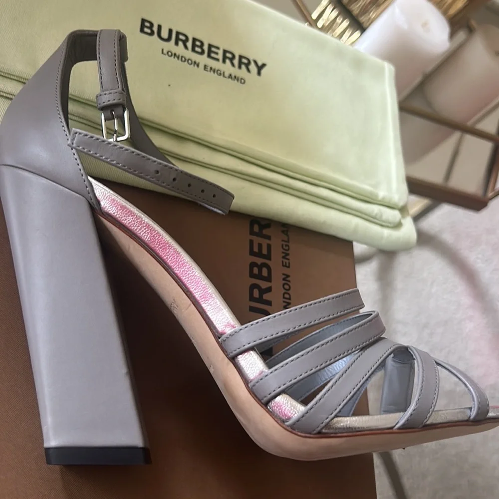Burberry Woman's Heel - Picture 6 of 7